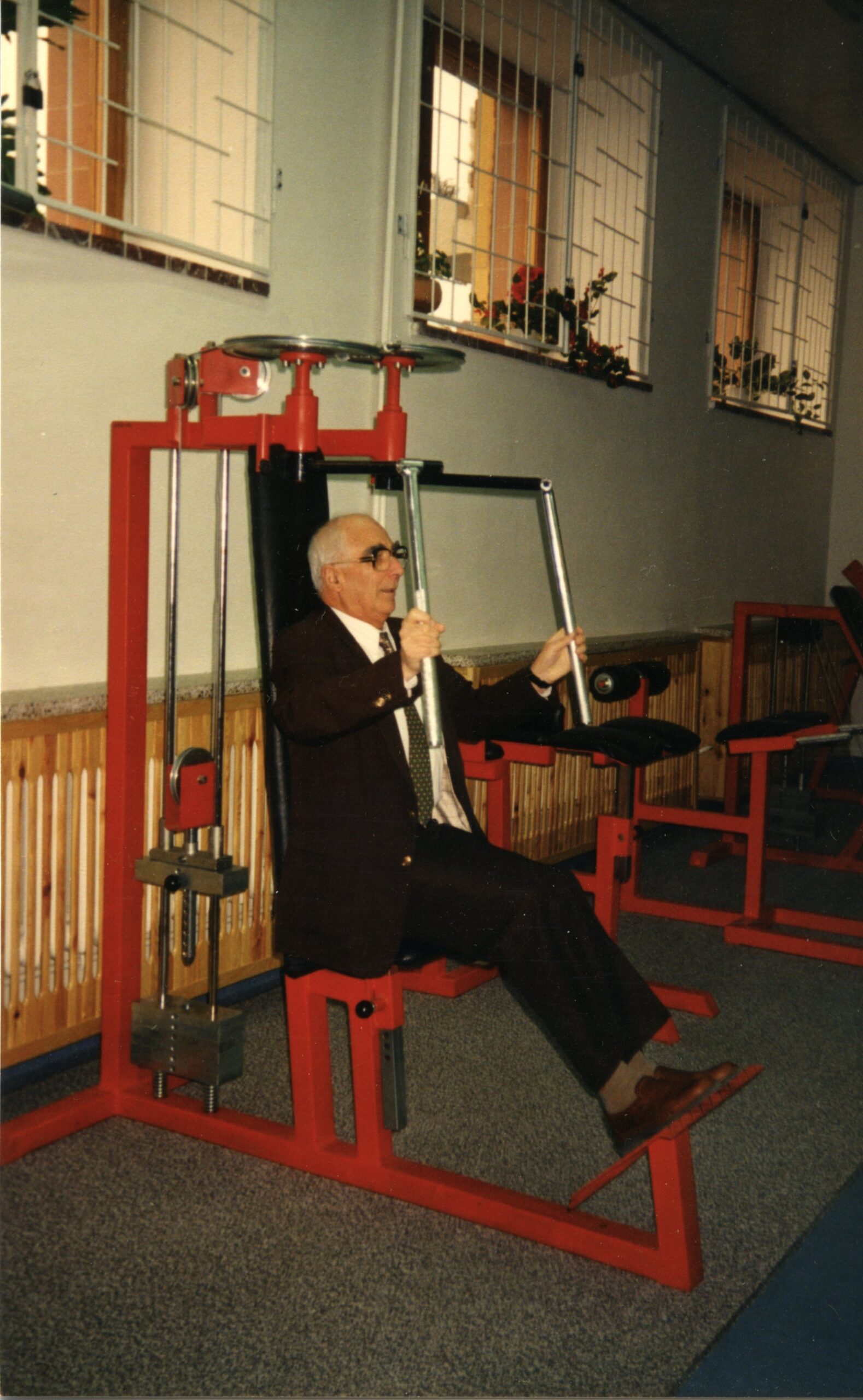 profSzymendera 1995 otwarcie sali gimnastycznej